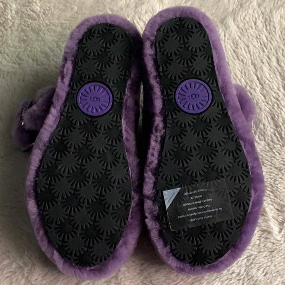 New UGG Slippers - Picture 3 of 4